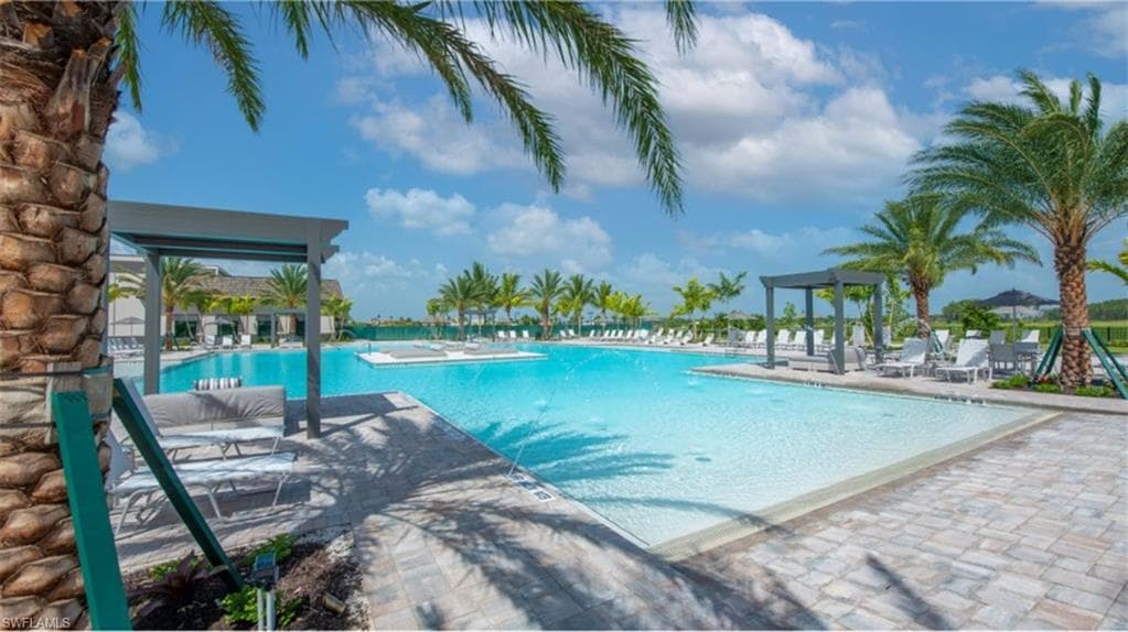 21064 Hallandale DR-32