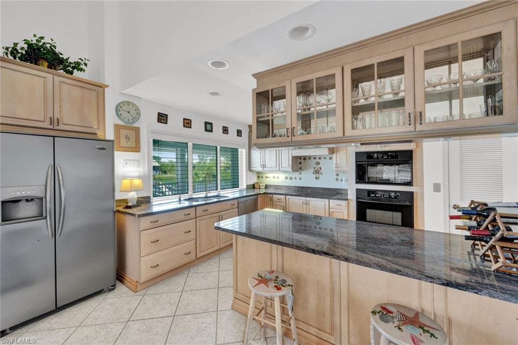 9007 Mockingbird DR-27