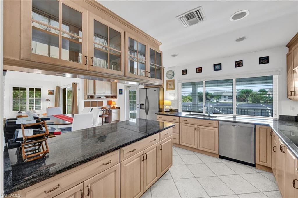9007 Mockingbird DR-29