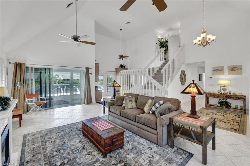 9007 Mockingbird DR-18