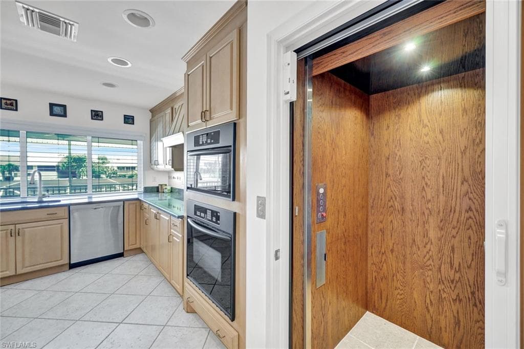 9007 Mockingbird DR-30