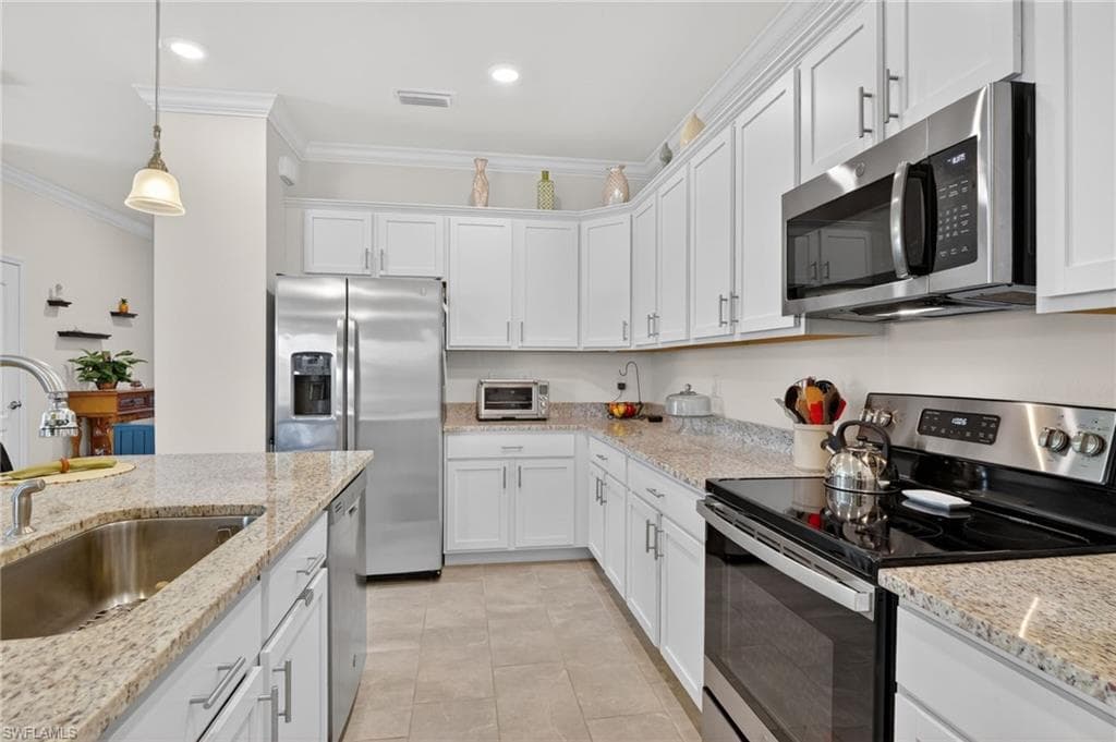 4386 Bluegrass DR-15