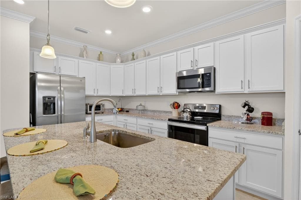 4386 Bluegrass DR-17