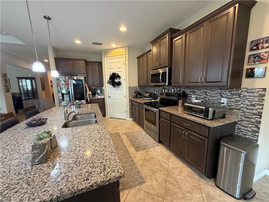 3115 Amadora CIR-12