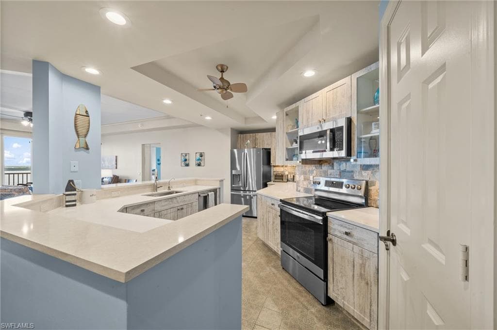 2743 1st ST 1404-5