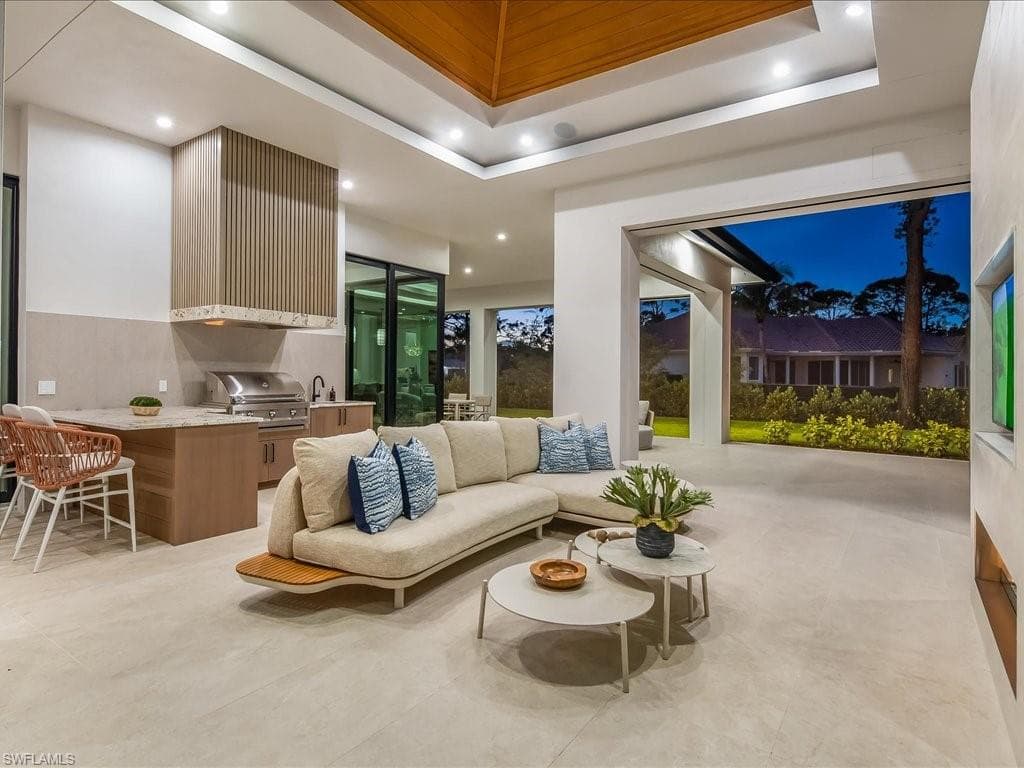 500 Ridge DR-11