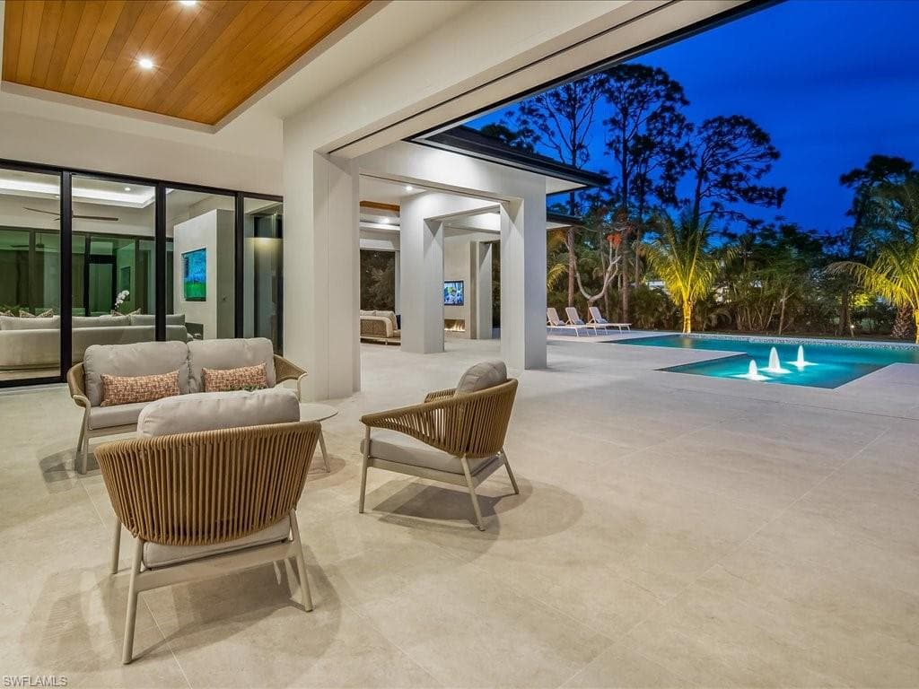 500 Ridge DR-8