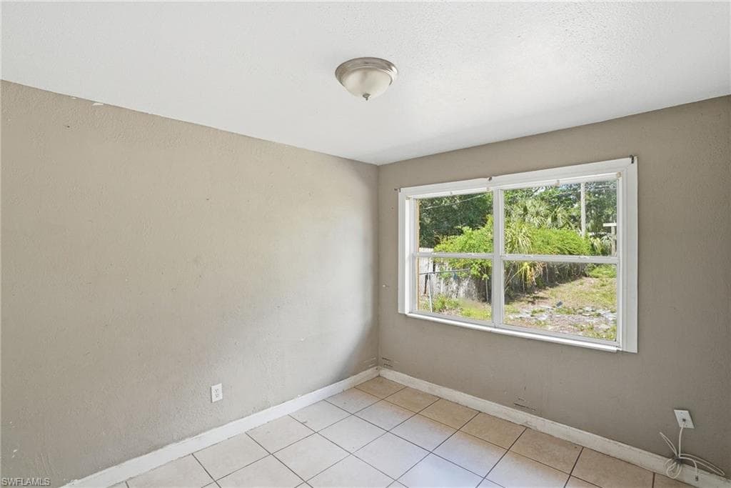 1507 Bert DR-9