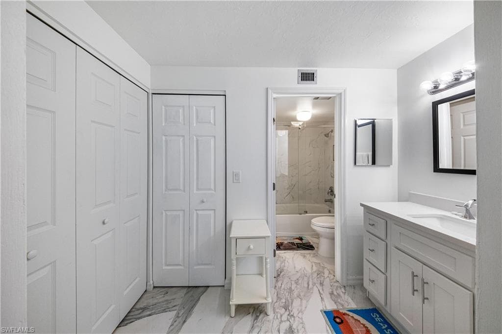 320 Seaview CT 1207-22