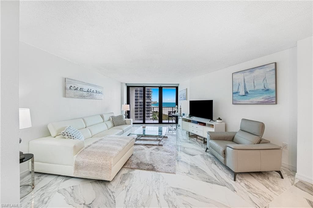 320 Seaview CT 1207-5