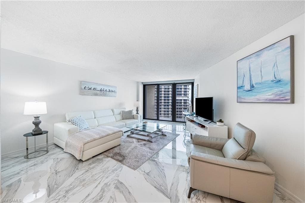 320 Seaview CT 1207-11