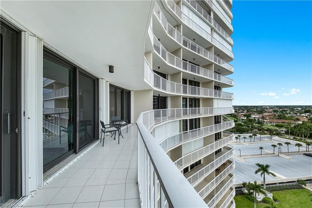 320 Seaview CT 1207-25