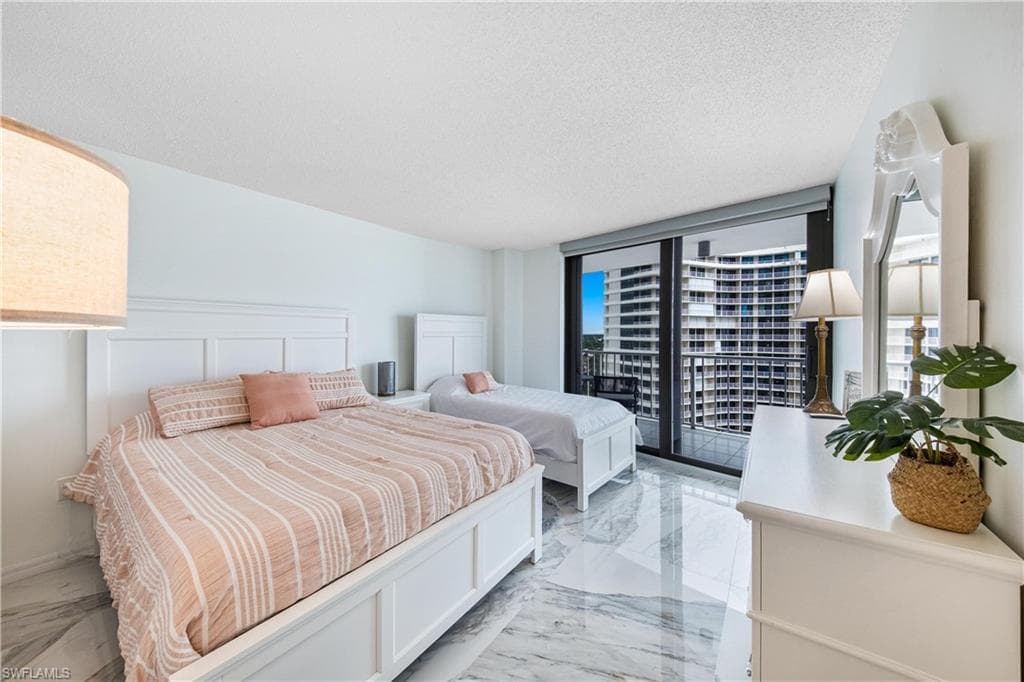 320 Seaview CT 1207-21