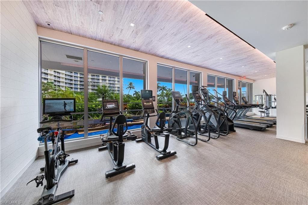 320 Seaview CT 1207-27