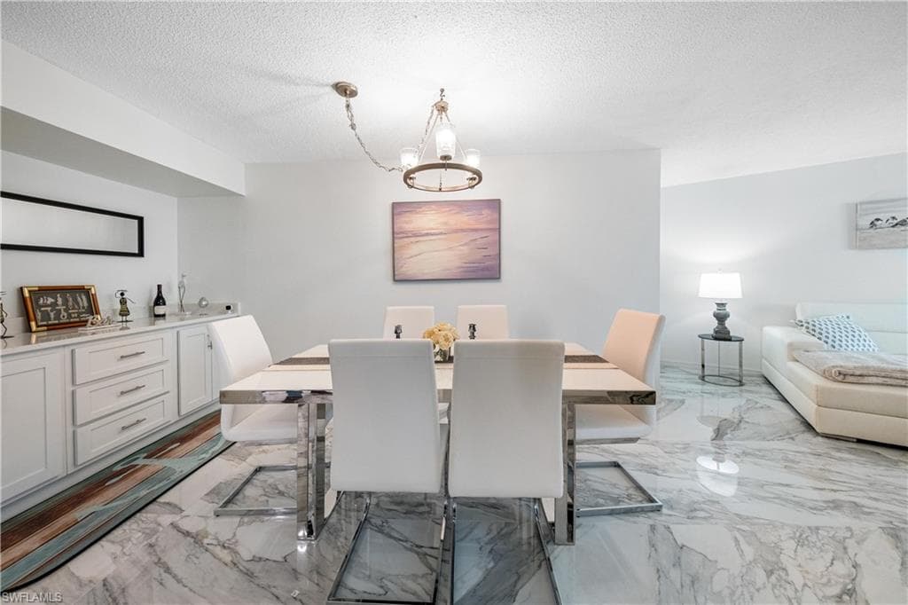 320 Seaview CT 1207-4
