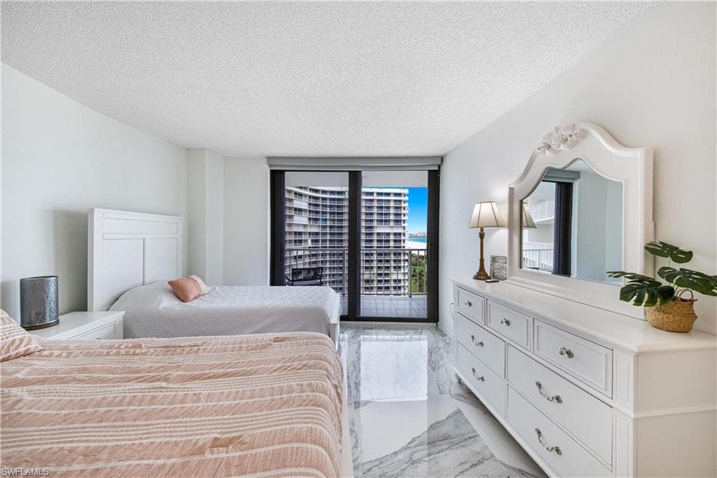320 Seaview CT 1207-19