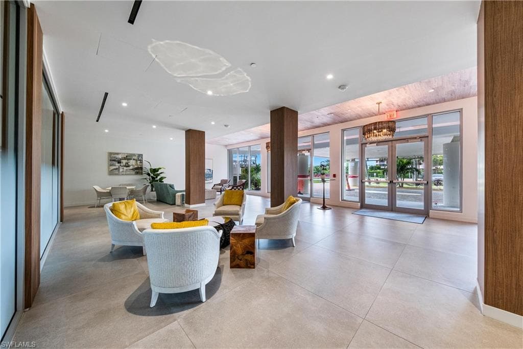 320 Seaview CT 1207-29