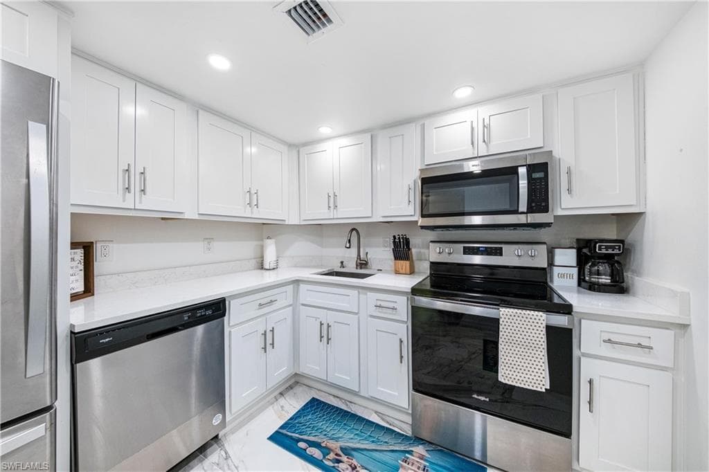 320 Seaview CT 1207-10