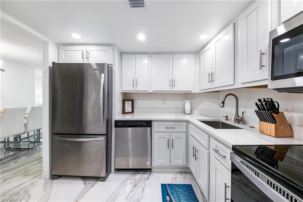 320 Seaview CT 1207-3