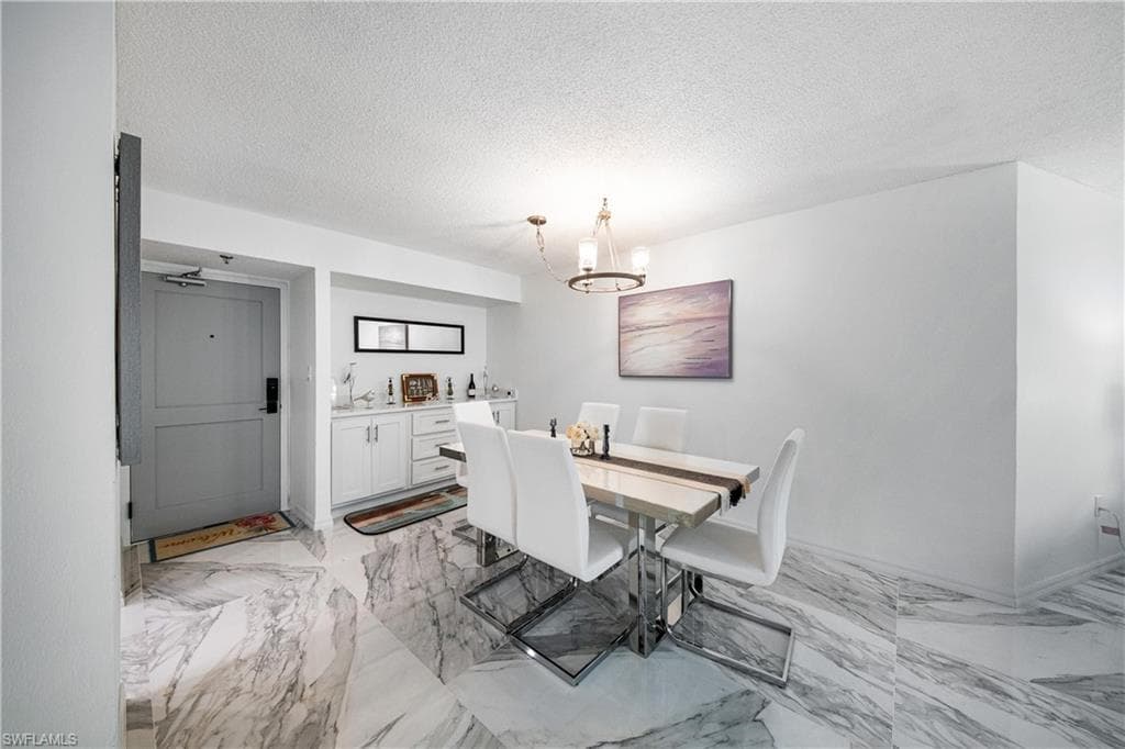 320 Seaview CT 1207-7