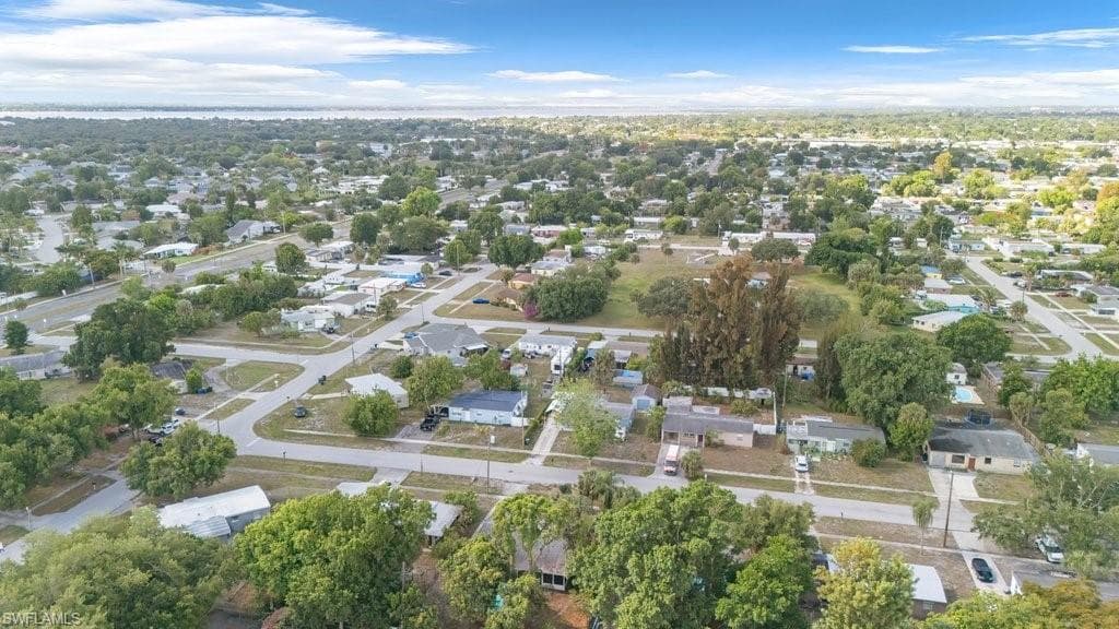 912 Hibiscus LN-22