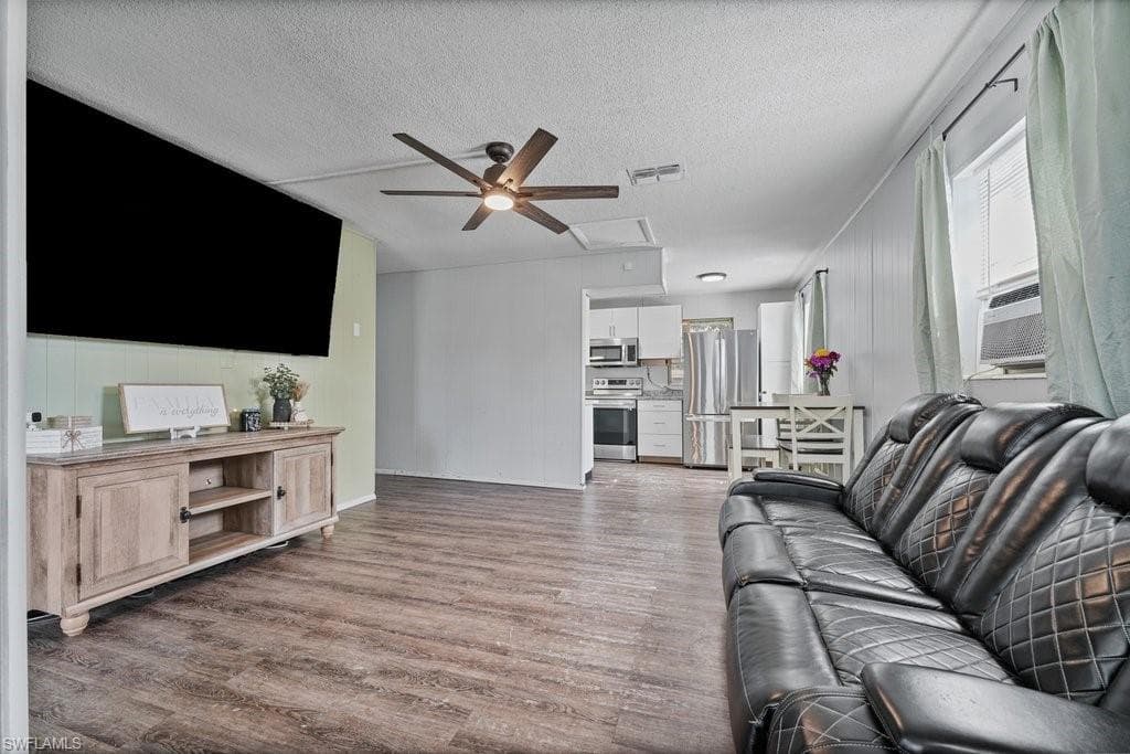 912 Hibiscus LN-5