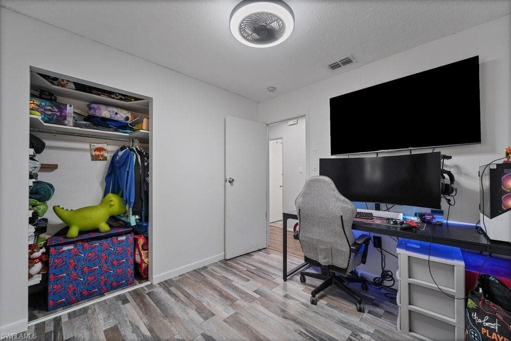 912 Hibiscus LN-11