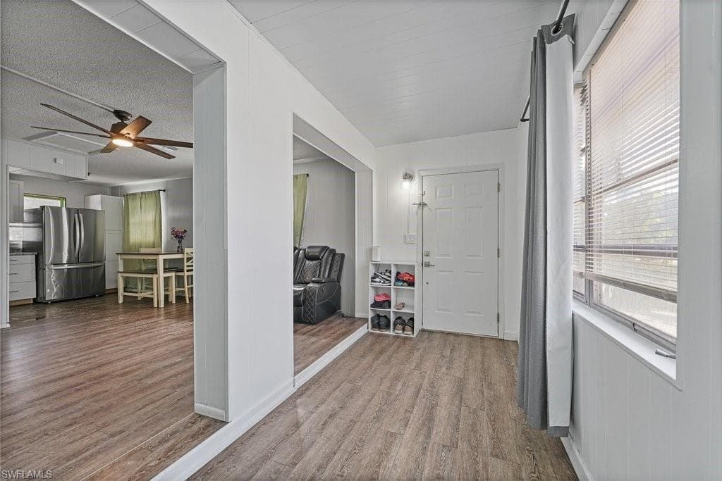 912 Hibiscus LN-2