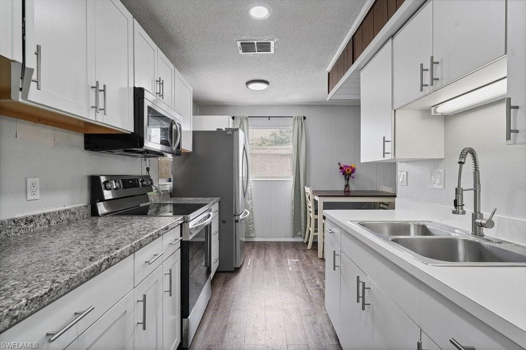 912 Hibiscus LN-9