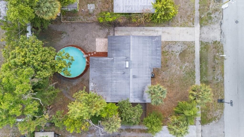 912 Hibiscus LN-18
