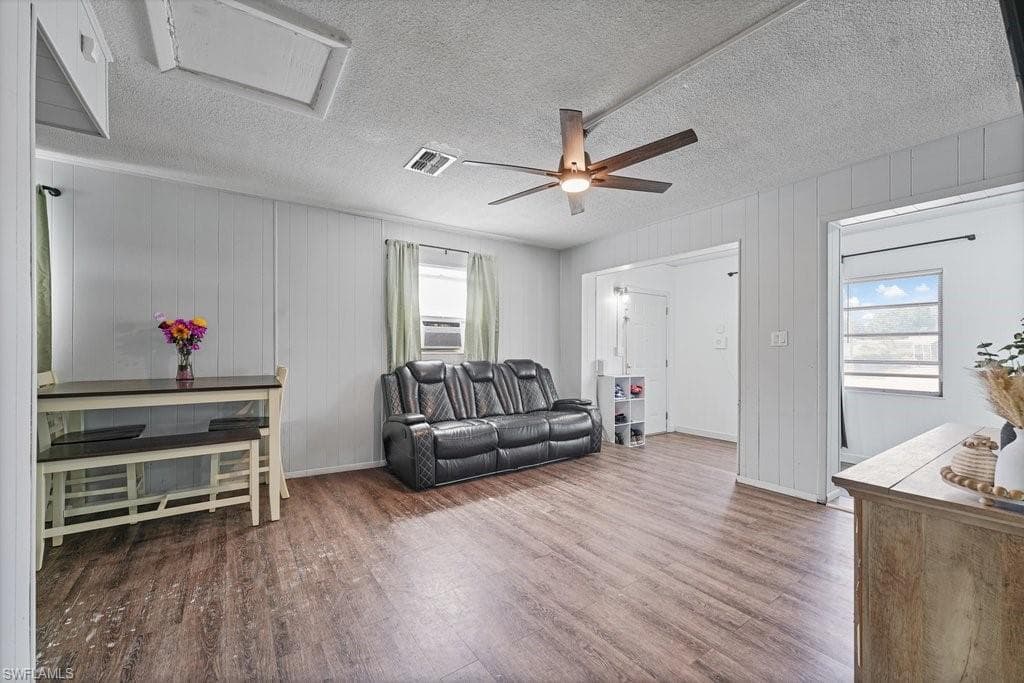912 Hibiscus LN-3
