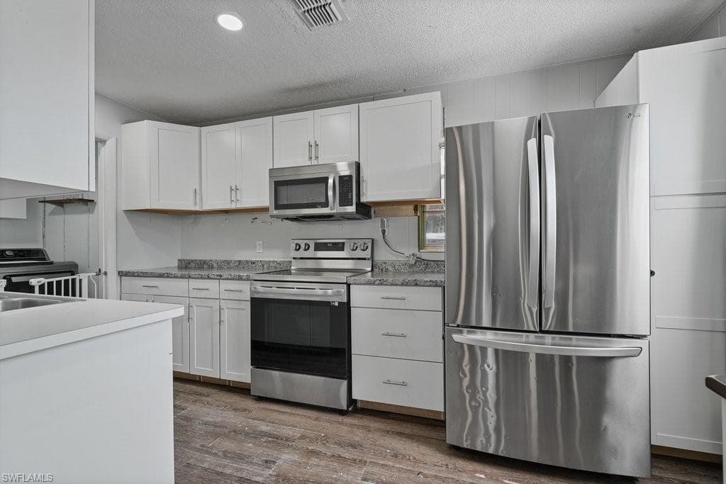 912 Hibiscus LN-7