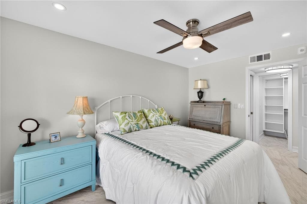 2560 Estero BLVD 5C-26