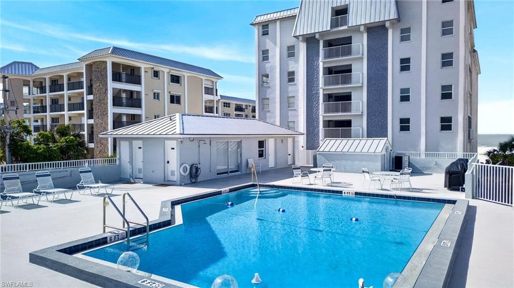 2560 Estero BLVD 5C-5