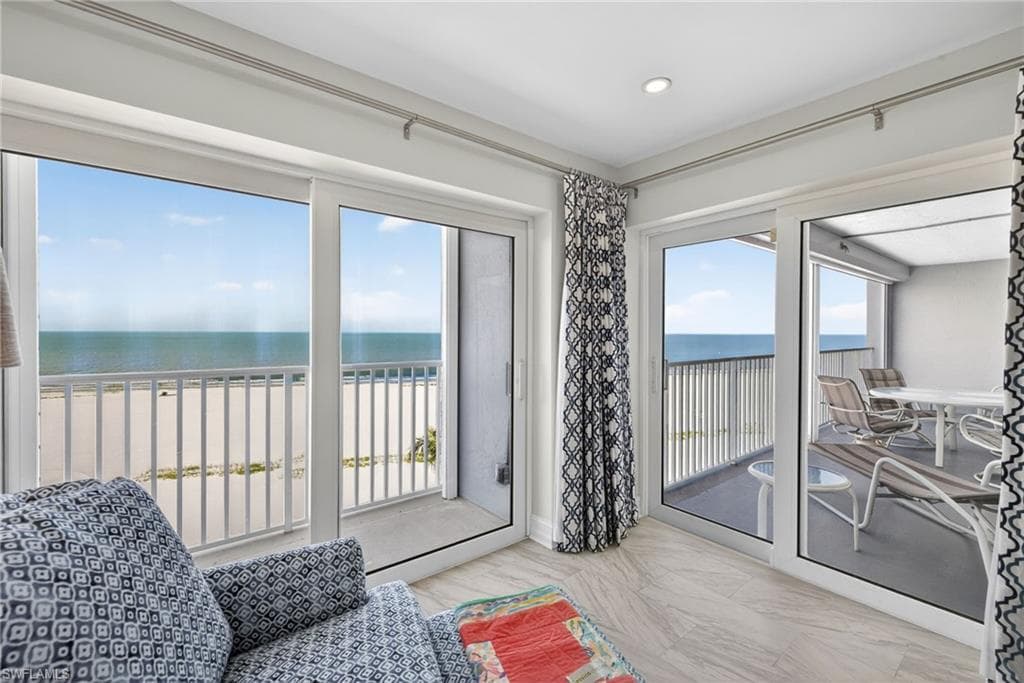 2560 Estero BLVD 5C-17