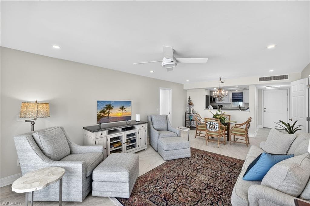 2560 Estero BLVD 5C-10