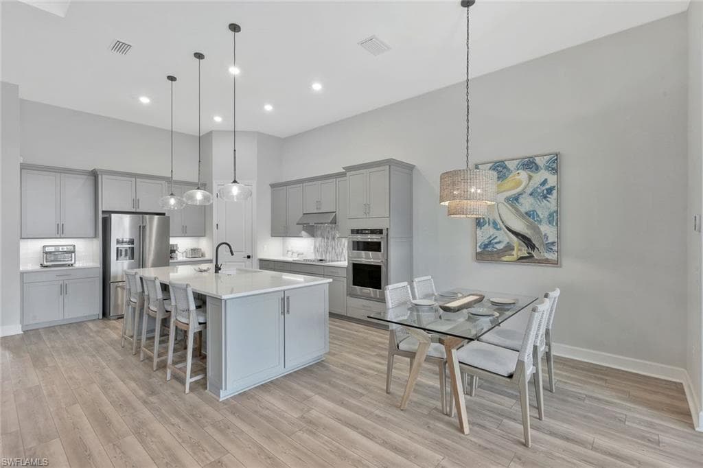 17673 Kinzie LN-8