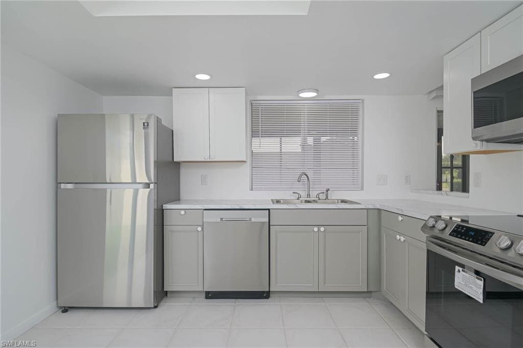 9833 Maplecrest CIR-5