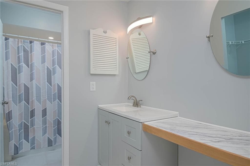 9833 Maplecrest CIR-12