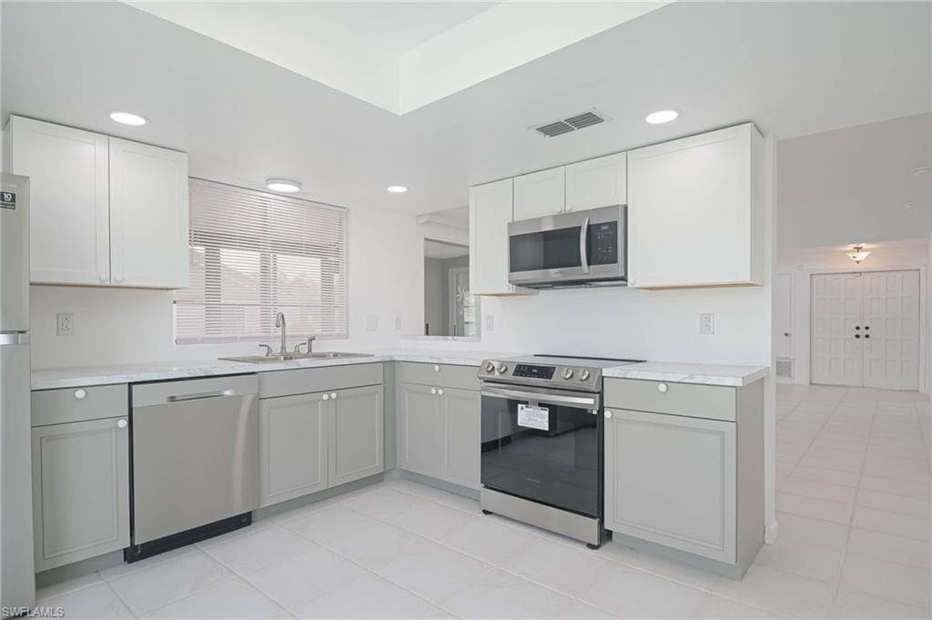 9833 Maplecrest CIR-6