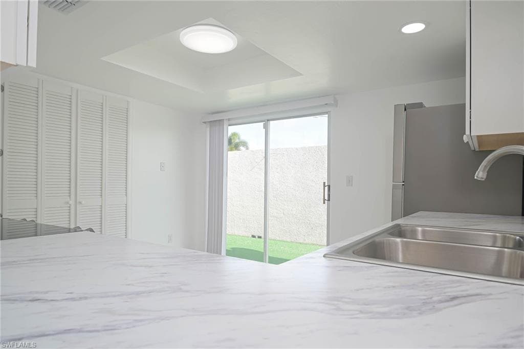 9833 Maplecrest CIR-7