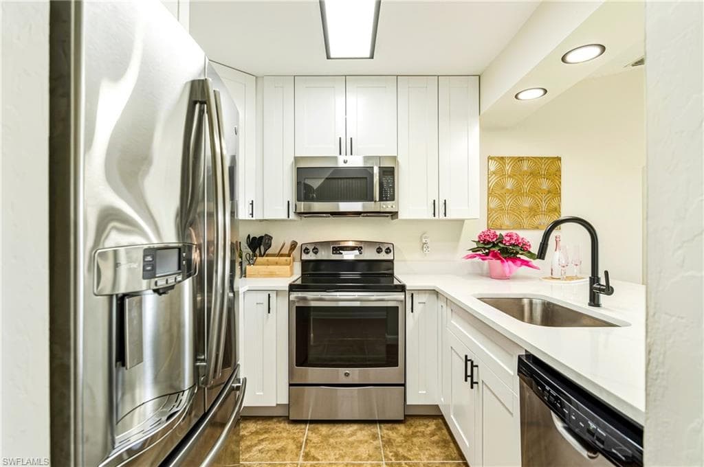 616 SE 14th TER 201-2