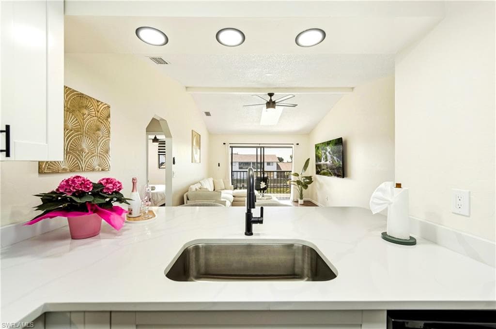 616 SE 14th TER 201-8