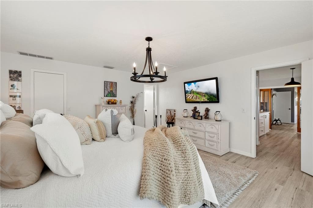 2222 SE McClelland DR-22