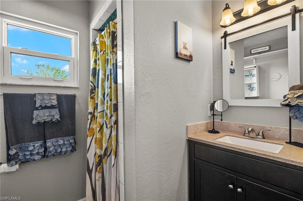 2222 SE McClelland DR-30