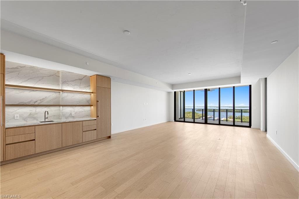 5100 Seagrass BLVD 503-8