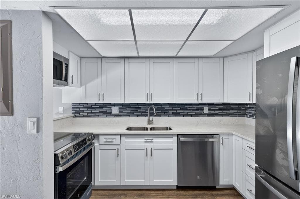 4904 Vincennes ST 102-6
