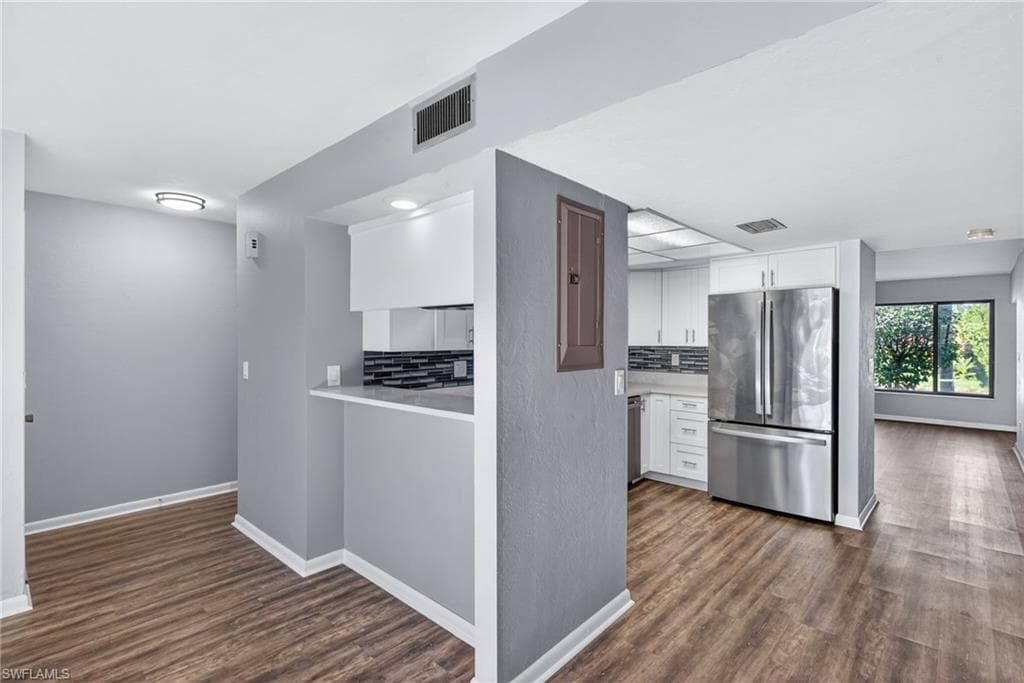 4904 Vincennes ST 102-8