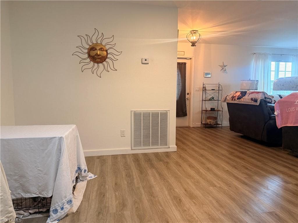 1385 Pine AVE-8