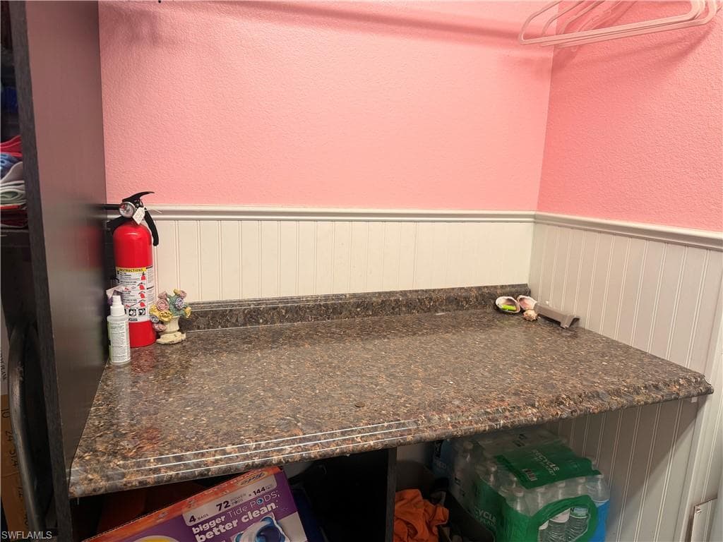 1385 Pine AVE-29